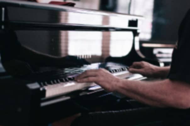 man playing a piano which can help reduce the risk for dementia