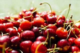 picture of ripe cherries