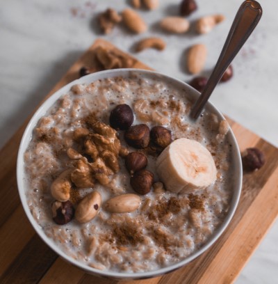 photo of a bowl of oat meal which is a healthy breakfast for people who struggle to stay awake at church 