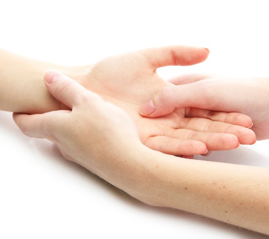  photo showing person learning shiatsu hand massage for insomnia